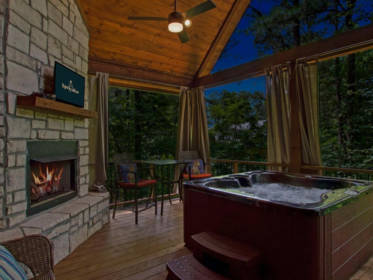 Stunning Luxury Cabin W Hot Tub And Fire Pit Holy Shiplap Is Perfect Romantic Couples Getaway Broken Bow Esterno foto