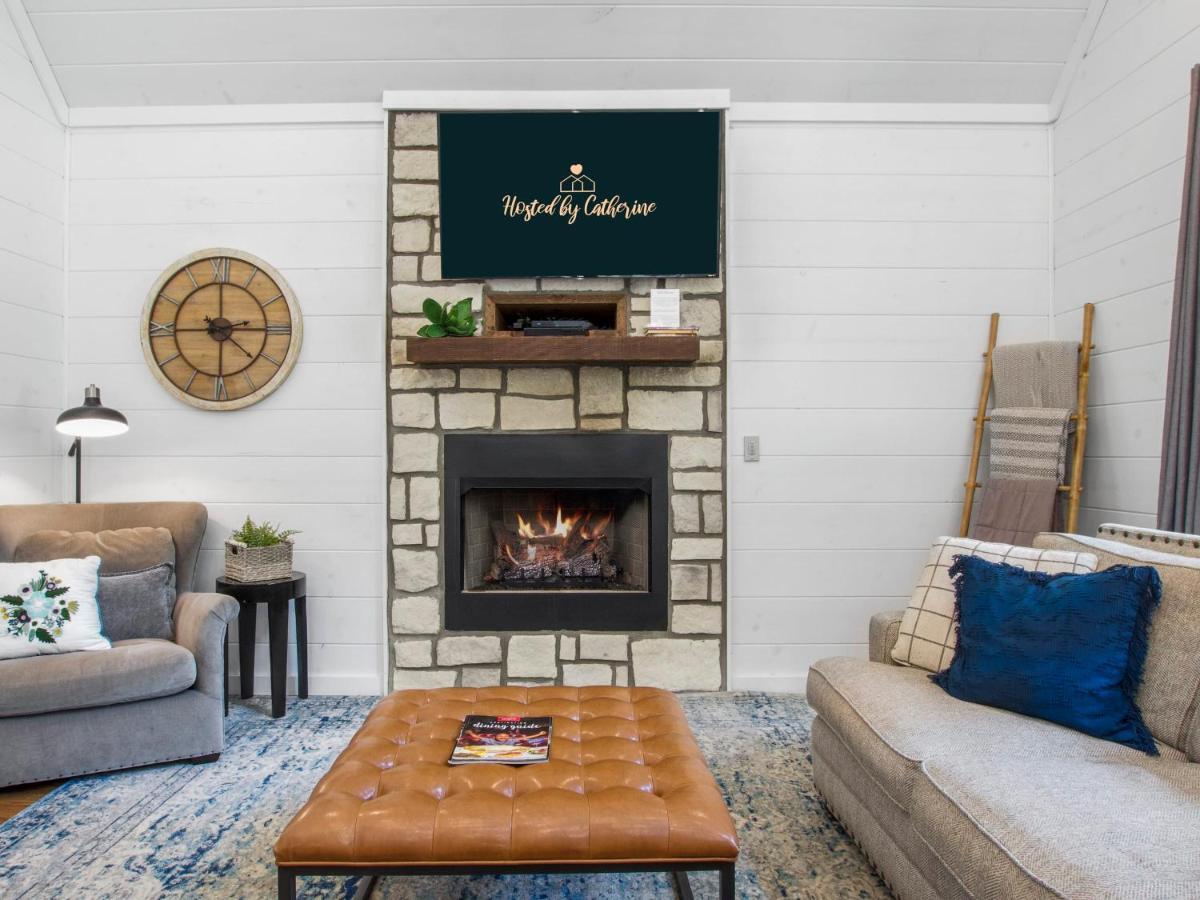 Stunning Luxury Cabin W Hot Tub And Fire Pit Holy Shiplap Is Perfect Romantic Couples Getaway Broken Bow Esterno foto