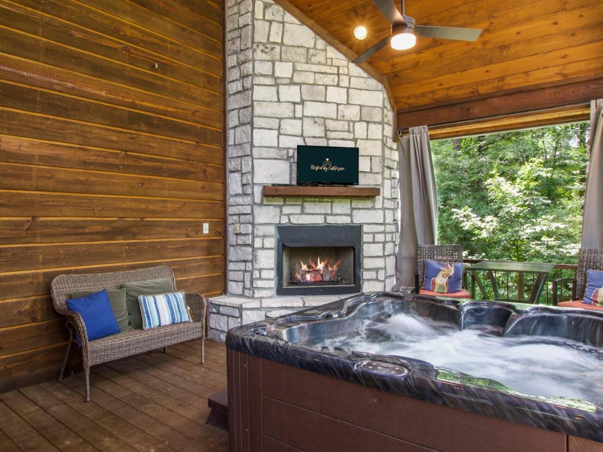 Stunning Luxury Cabin W Hot Tub And Fire Pit Holy Shiplap Is Perfect Romantic Couples Getaway Broken Bow Esterno foto