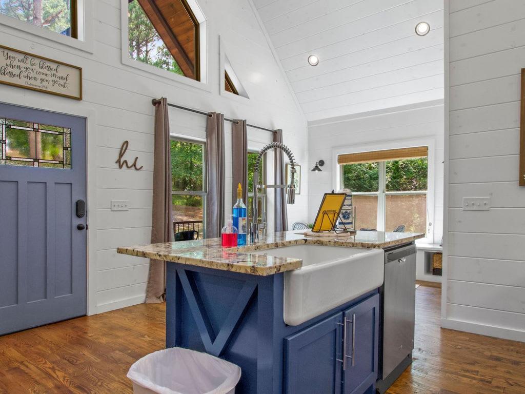 Stunning Luxury Cabin W Hot Tub And Fire Pit Holy Shiplap Is Perfect Romantic Couples Getaway Broken Bow Esterno foto
