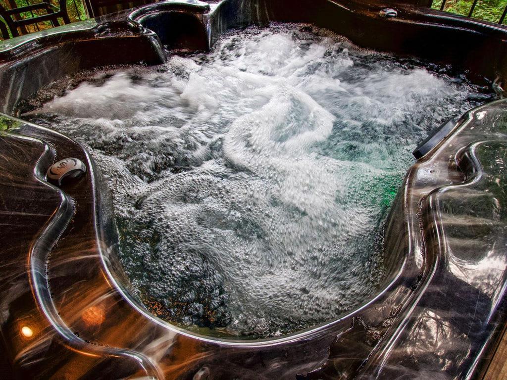Stunning Luxury Cabin W Hot Tub And Fire Pit Holy Shiplap Is Perfect Romantic Couples Getaway Broken Bow Esterno foto