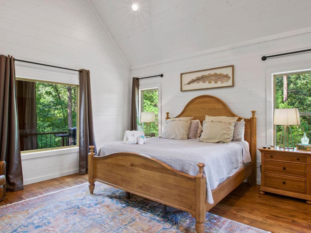 Stunning Luxury Cabin W Hot Tub And Fire Pit Holy Shiplap Is Perfect Romantic Couples Getaway Broken Bow Esterno foto
