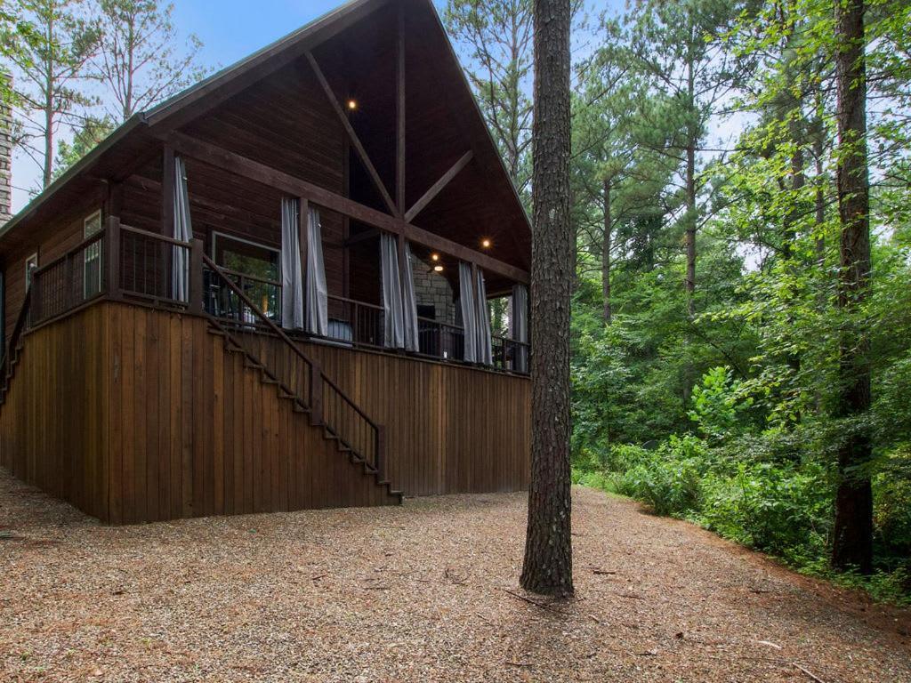 Stunning Luxury Cabin W Hot Tub And Fire Pit Holy Shiplap Is Perfect Romantic Couples Getaway Broken Bow Esterno foto