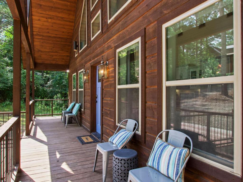 Stunning Luxury Cabin W Hot Tub And Fire Pit Holy Shiplap Is Perfect Romantic Couples Getaway Broken Bow Esterno foto