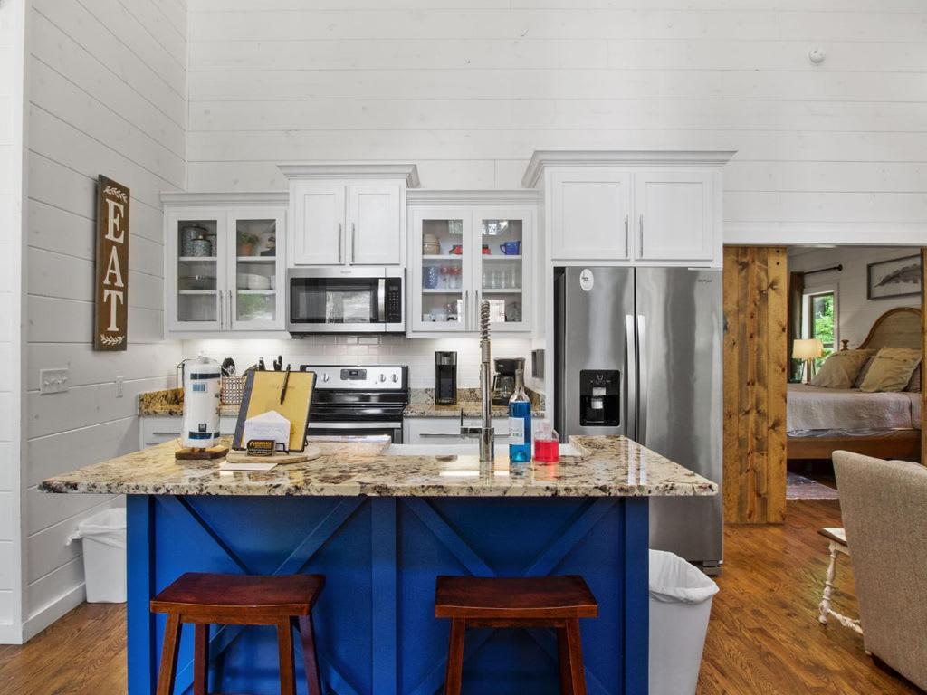 Stunning Luxury Cabin W Hot Tub And Fire Pit Holy Shiplap Is Perfect Romantic Couples Getaway Broken Bow Esterno foto
