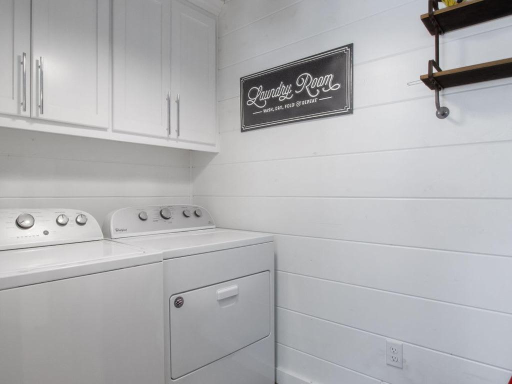 Stunning Luxury Cabin W Hot Tub And Fire Pit Holy Shiplap Is Perfect Romantic Couples Getaway Broken Bow Esterno foto